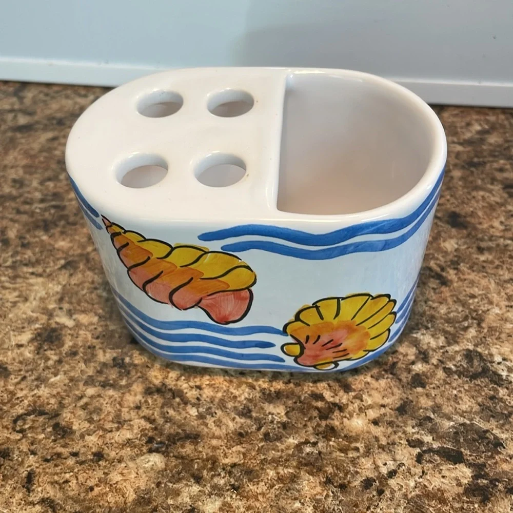 Seashell Ceramic Toothbrush Holder‎
